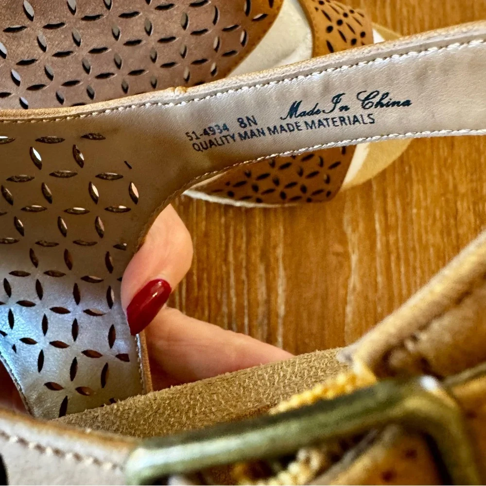 NWT NARROW tan Bella Vita Inaya wedge sandals 8N - Picture 11 of 14